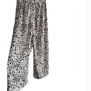 BEACH BUNNY HIGH WAISTED HIGH SLIT BEACH PANTS Size Medium